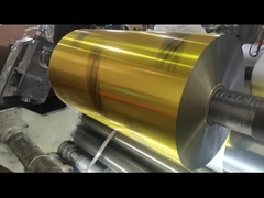 mit Gold verfärbter Folie