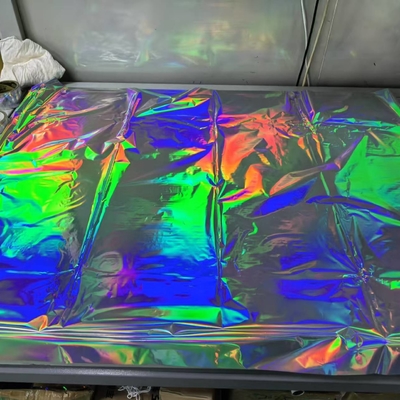 Einfache Regenbogen-Laserfolie, BOPP-Plattenlose Laserfolie Lichtkolonnen-Abdeckung Lichtfolie Verpackungsfolie